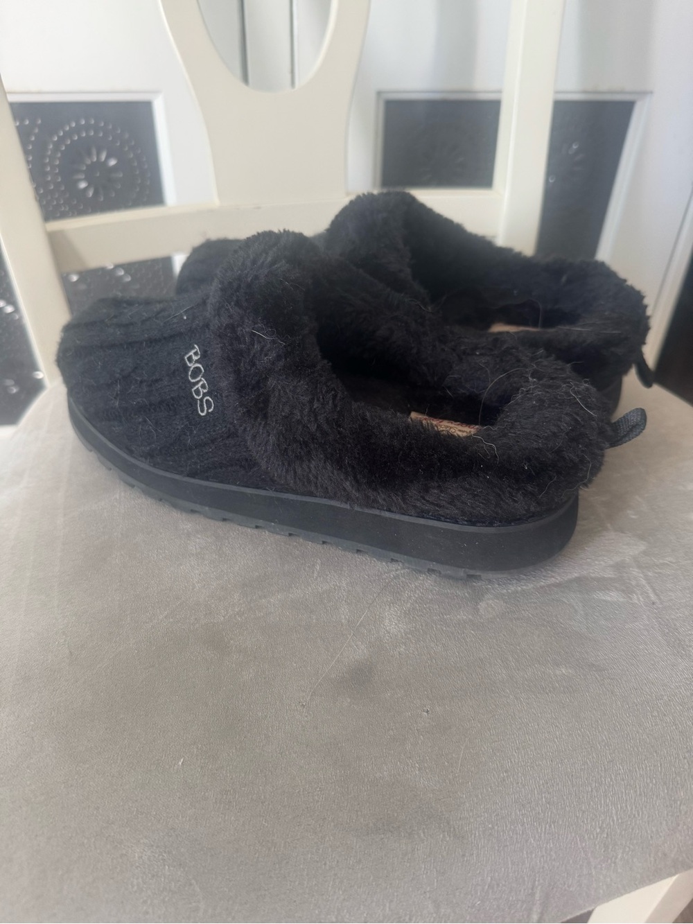 Women’s Skechers Bob’s Black Fuzzy Slip-On Mules Size 7